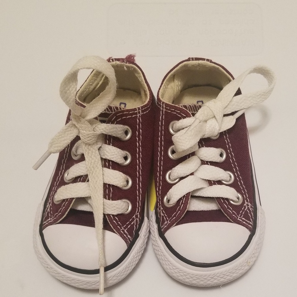 Size 4c maroon converse